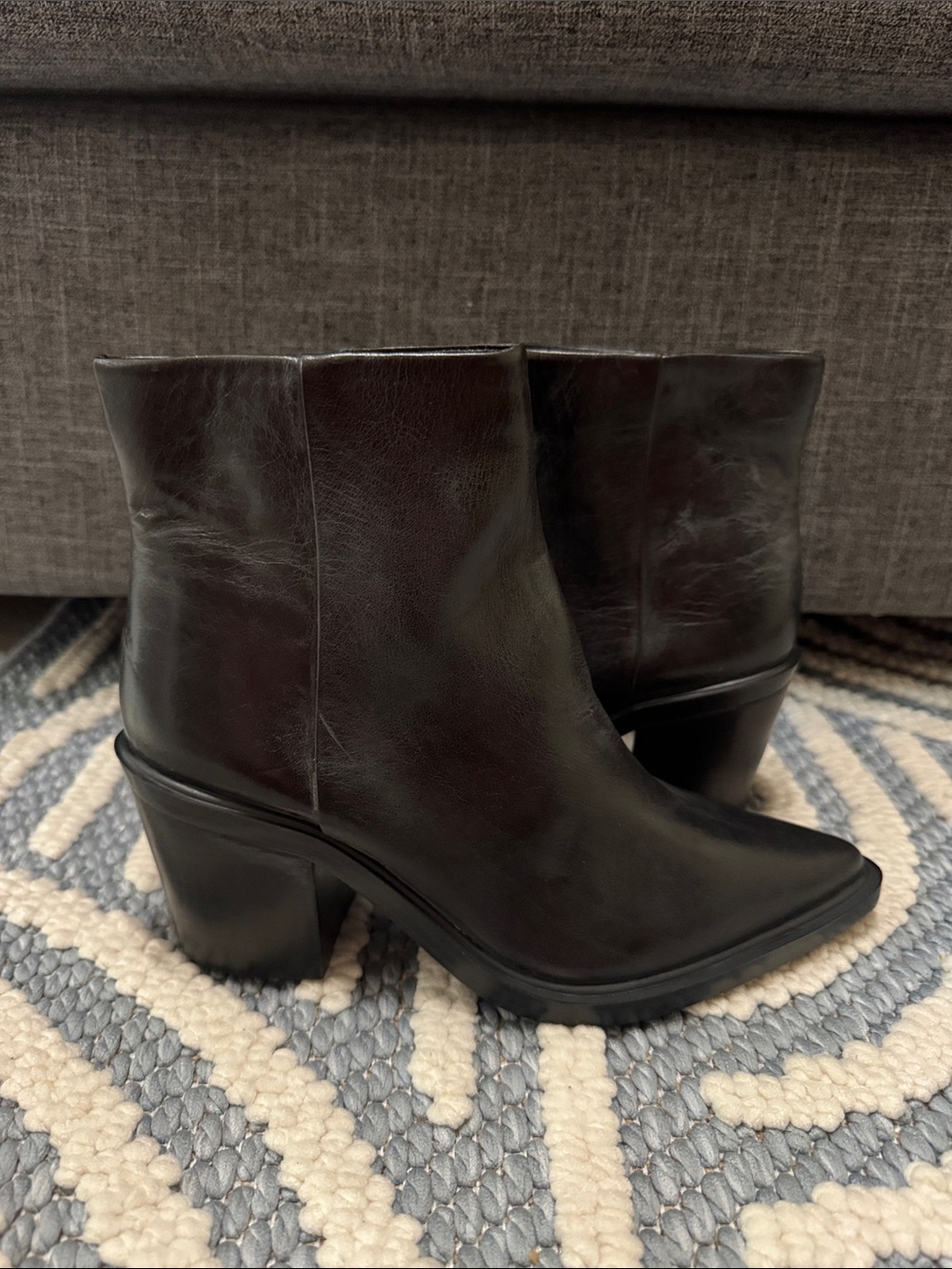 Vince Camuto Rinvalla Black Leather Pointed Toe Ankle Boots Size 5.5